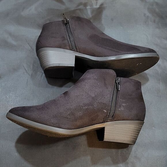 BRAND NEW UNR8ED SIDE ZIPPER +ROUND TOE ANKLE BOOTIE - Picture 13 of 15